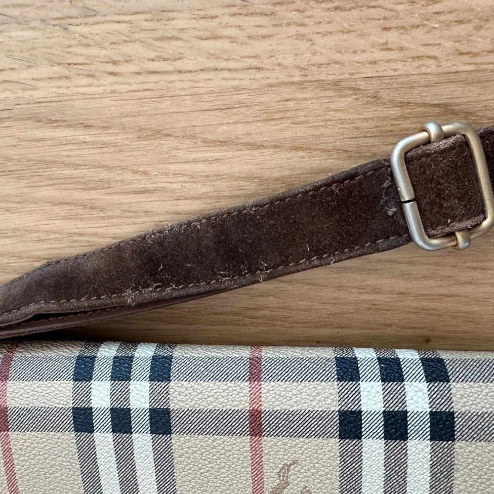 Burberrys Vintage Check Crossbody Bag - Picture 10 of 16